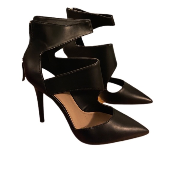 Black heels - Picture 3 of 3